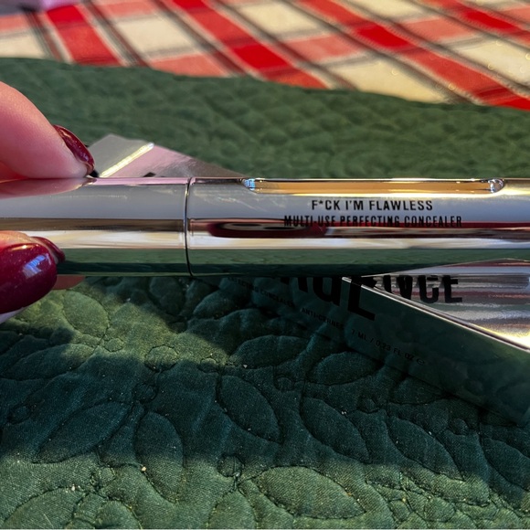 IL MAKIAGE F*ck I’m Flawless concealer - Picture 3 of 5